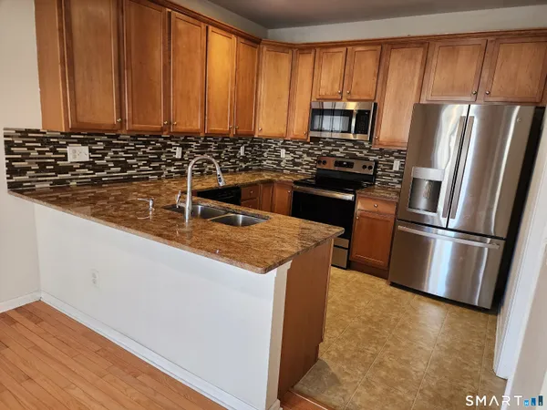 $3,000 | 158 Sterling Drive, Unit 158, Newington, CT 06111