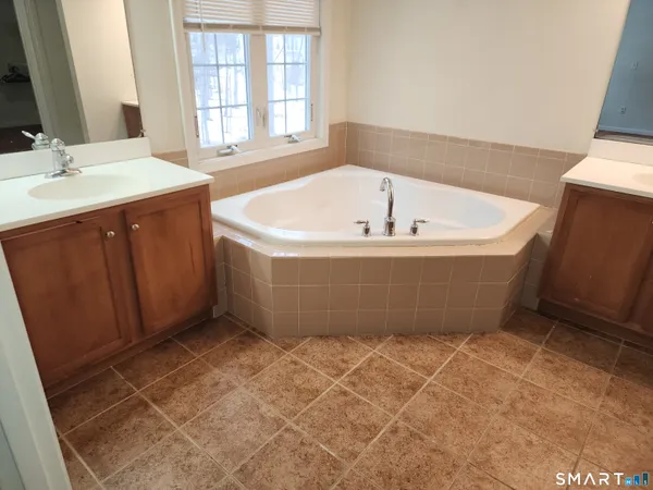 $3,000 | 158 Sterling Drive, Unit 158, Newington, CT 06111