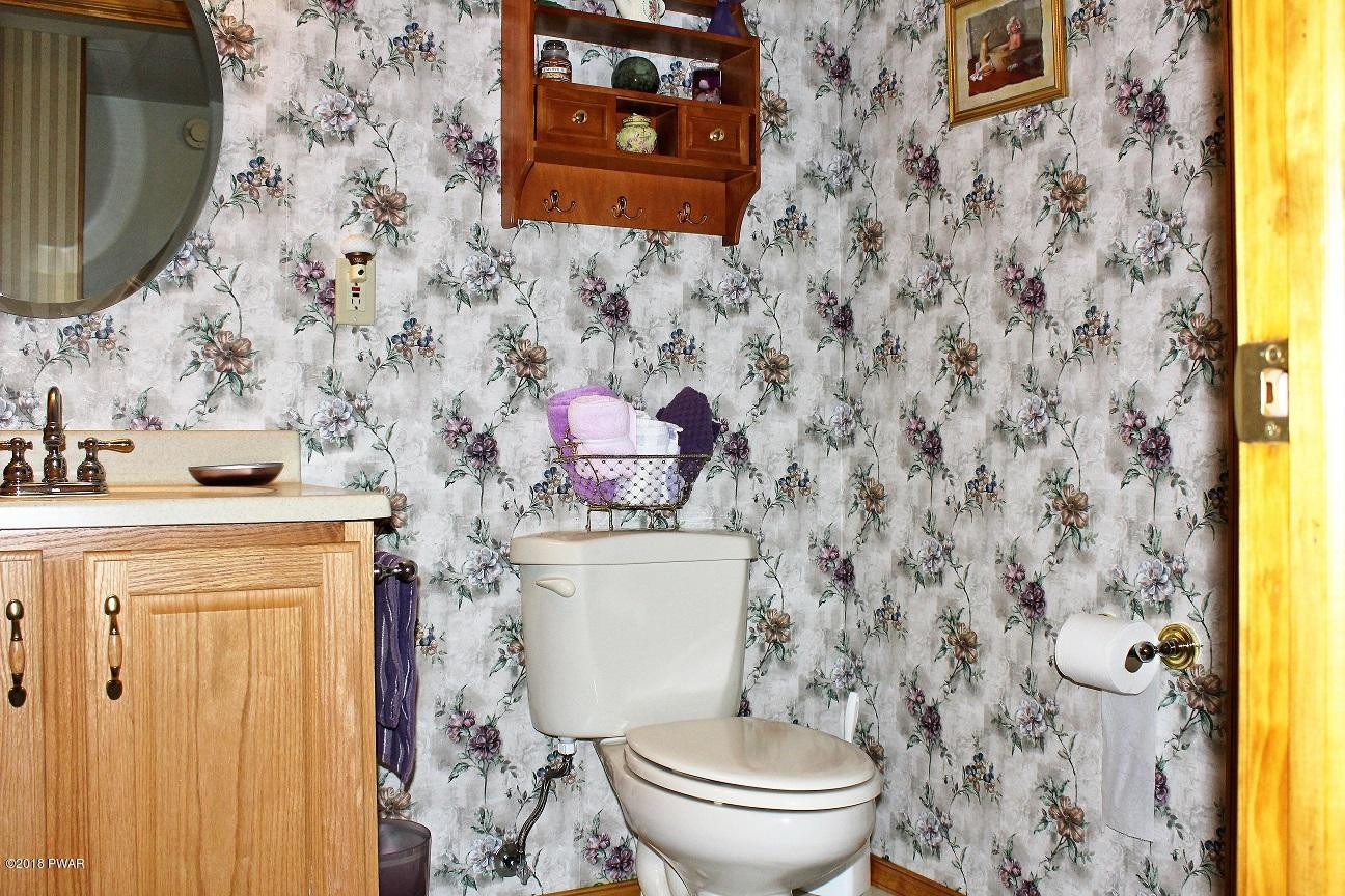 244 Mozzette Road Canadensis, PA 18325 - Photo 30 of 33 26-half bath lower level