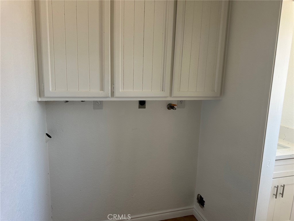 16485 Wintun Road Apple Valley, CA 92307 - Photo 20 of 36 a bathroom with a sink and a window
