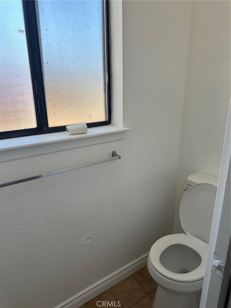 16485 Wintun Road Apple Valley, CA 92307 - Photo 22 of 36 a bathroom with a toilet