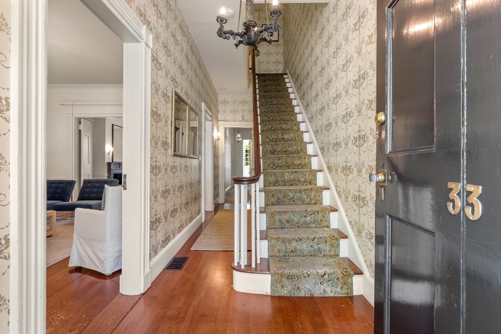 33 Chestnut Street Salem, MA 01970 - Photo 4 of 40