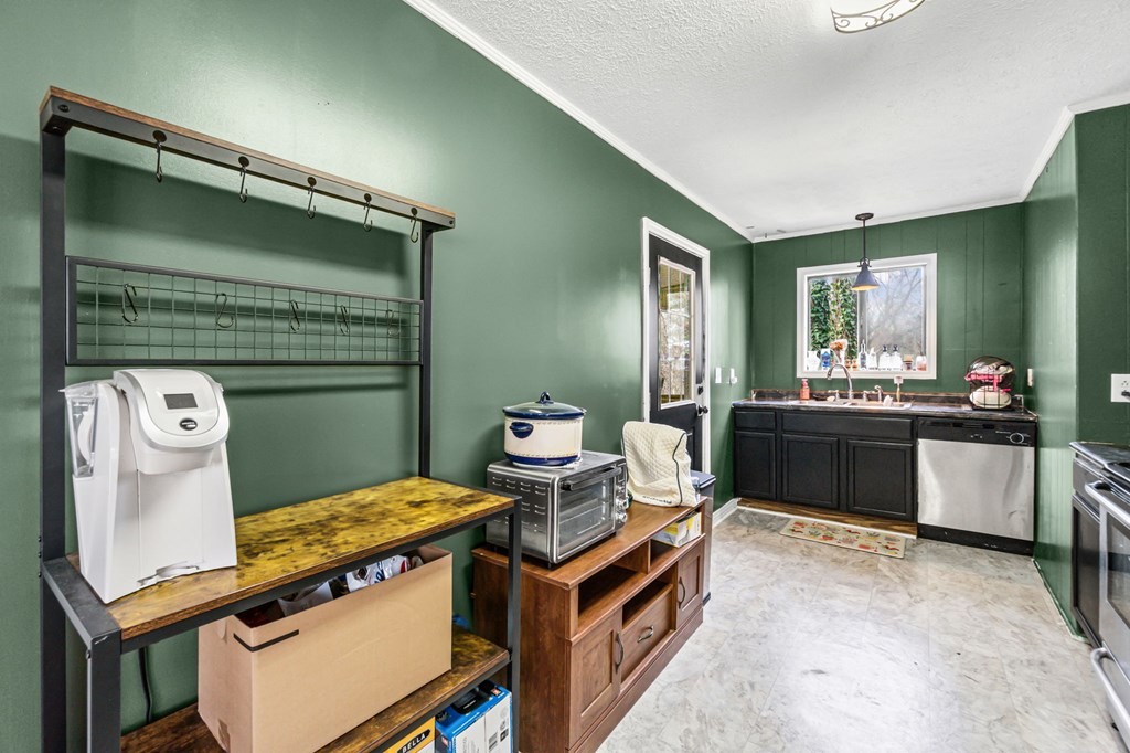 939 Watauga Road Cookeville, TN 38506 - Photo 3 of 28 a kitchen with a stove and a refrigerator