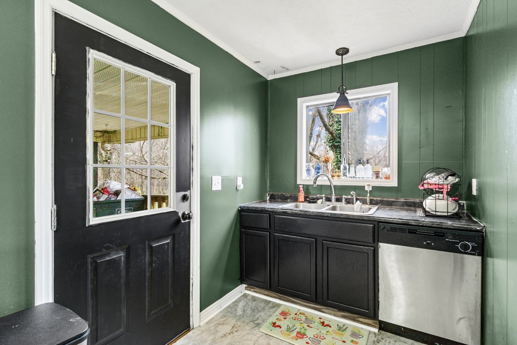 939 Watauga Road Cookeville, TN 38506 - Photo 4 of 28 a kitchen with a sink stove and mirror