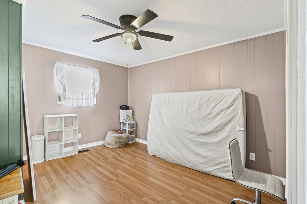 939 Watauga Road Cookeville, TN 38506 - Photo 7 of 28 a bedroom with a bed and a dresser