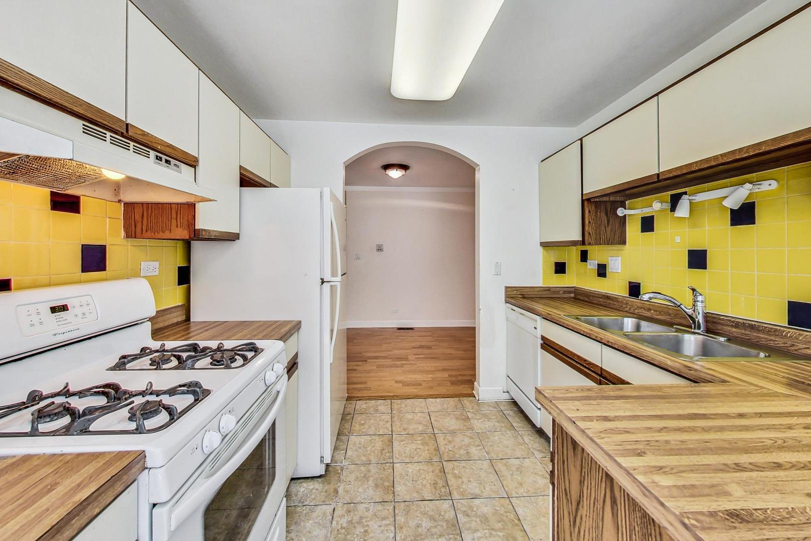 2980 Northampton Drive, Unit D1 Rolling Meadows, IL 60008 - Photo 13 of 35 a kitchen with stainless steel appliances granite countertop a stove and a refrigerator