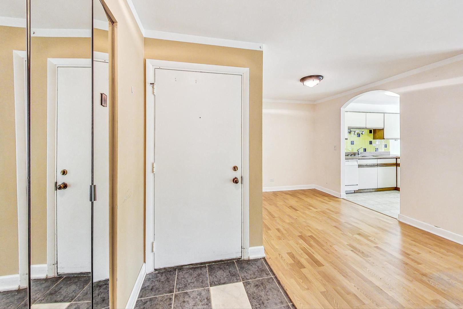 2980 Northampton Drive, Unit D1 Rolling Meadows, IL 60008 - Photo 25 of 35 a view of hallway with wooden floor
