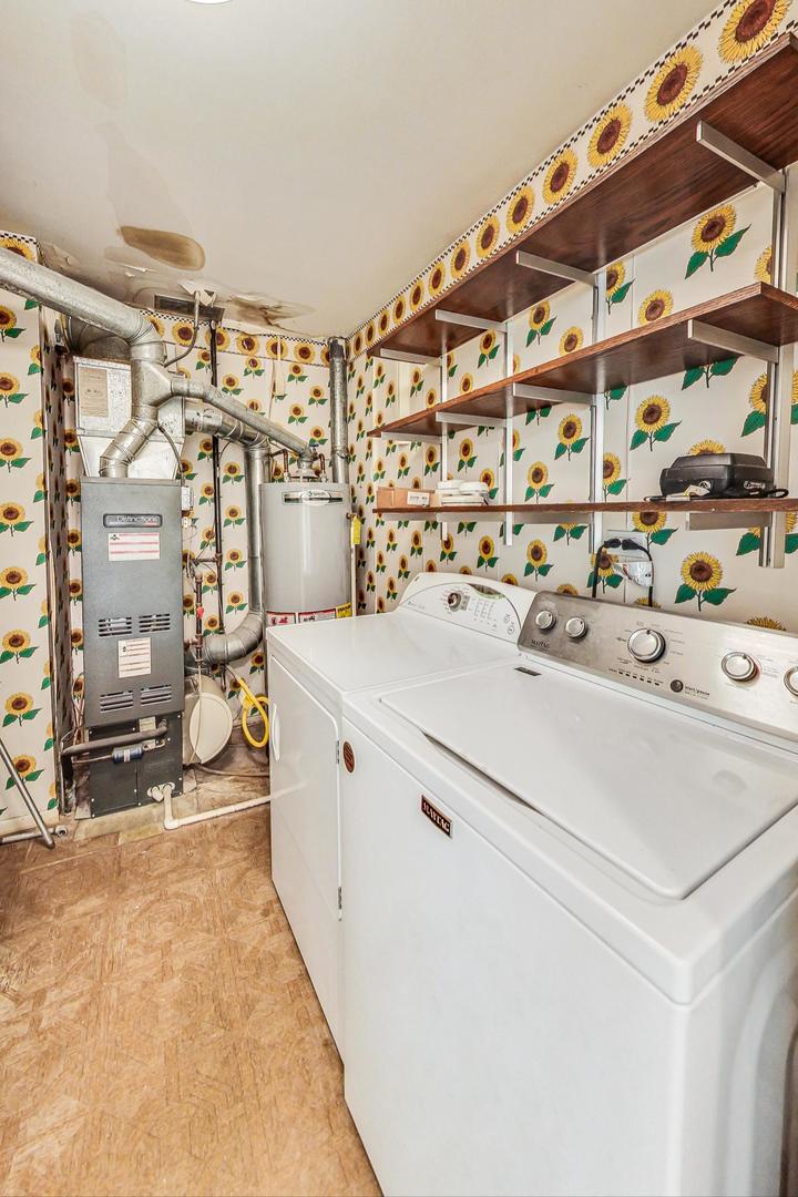 2980 Northampton Drive, Unit D1 Rolling Meadows, IL 60008 - Photo 26 of 35 a utility room with dryer and washer