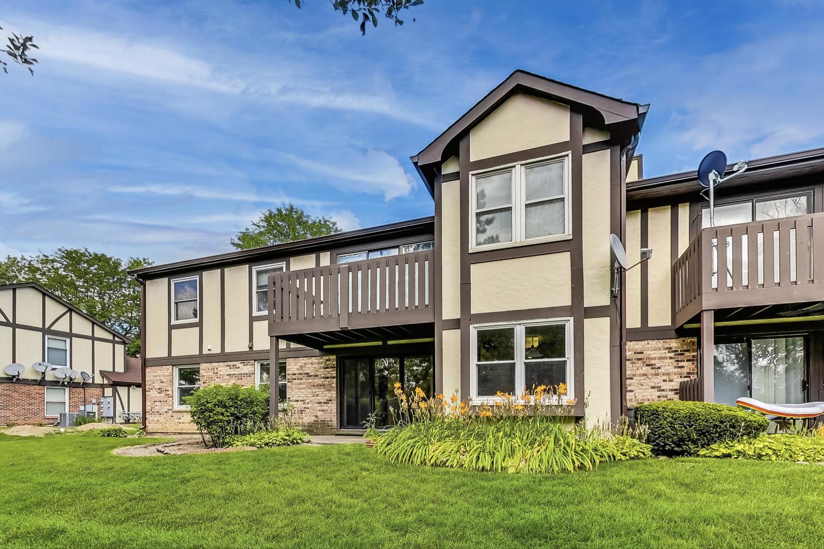 2980 Northampton Drive, Unit D1 Rolling Meadows, IL 60008 - Photo 31 of 35 a front view of a house with a yard