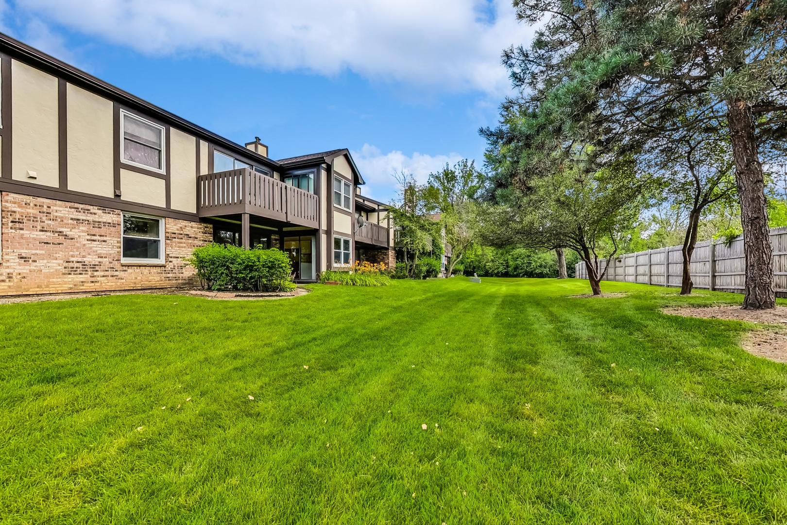 2980 Northampton Drive, Unit D1 Rolling Meadows, IL 60008 - Photo 32 of 35 a view of a house with a yard