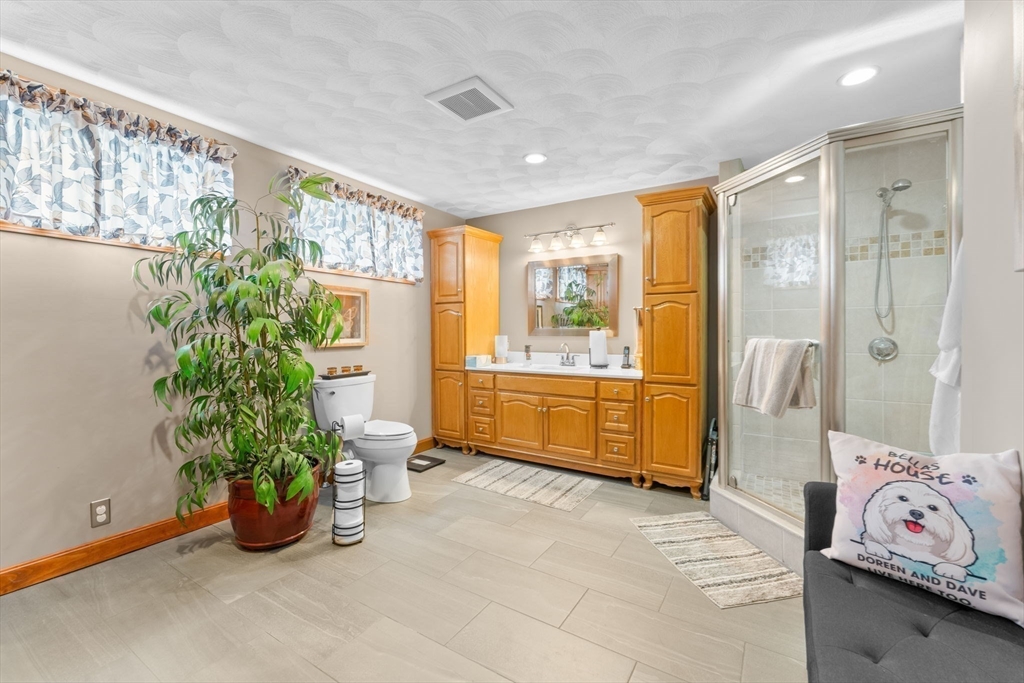 9 Avon Street Saugus, MA 01906 - Photo 23 of 37