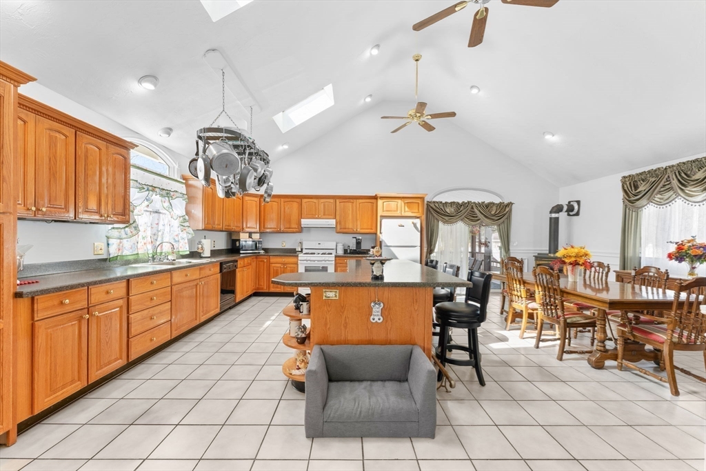 9 Avon Street Saugus, MA 01906 - Photo 3 of 37