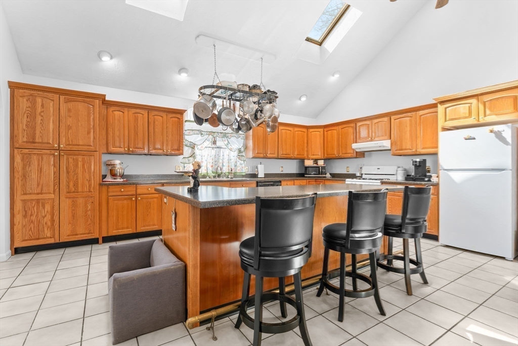 9 Avon Street Saugus, MA 01906 - Photo 7 of 37