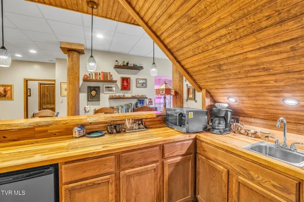 $1,499,000 | 7464 Callalantee Drive, Mountain City, TN 37683