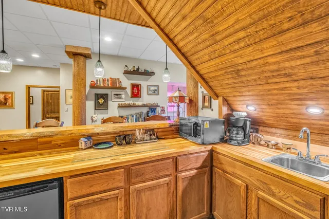 $1,499,000 | 7464 Callalantee Drive, Mountain City, TN 37683