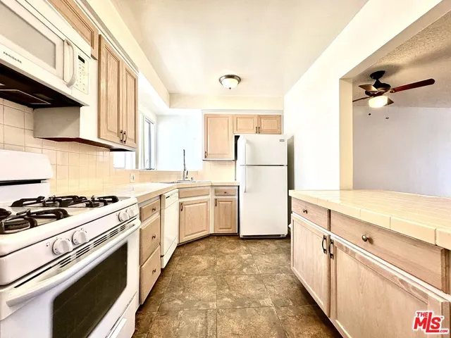 $2,700 | 612 Illinois Court, Unit 2, El Segundo, CA 90245