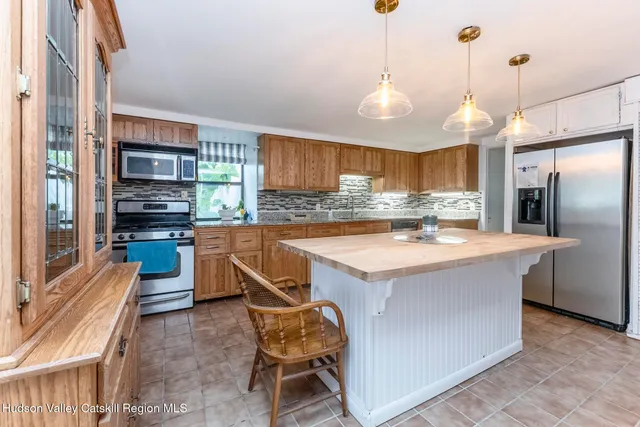 $329,000 | 105 Canal Street, Port Ewen, NY 12466