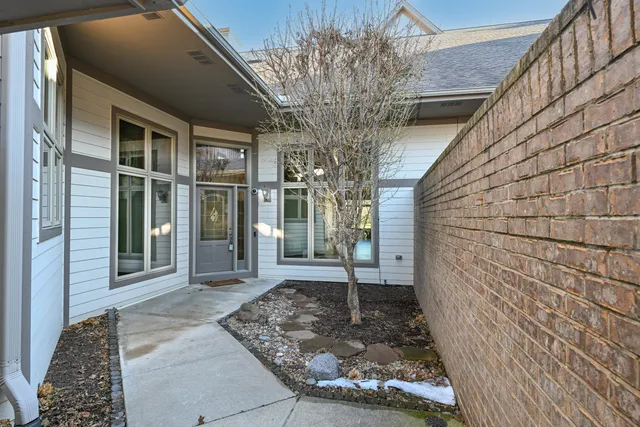 $749,900 | 7513 West Tuckaway Pines Circle, Franklin, WI 53132