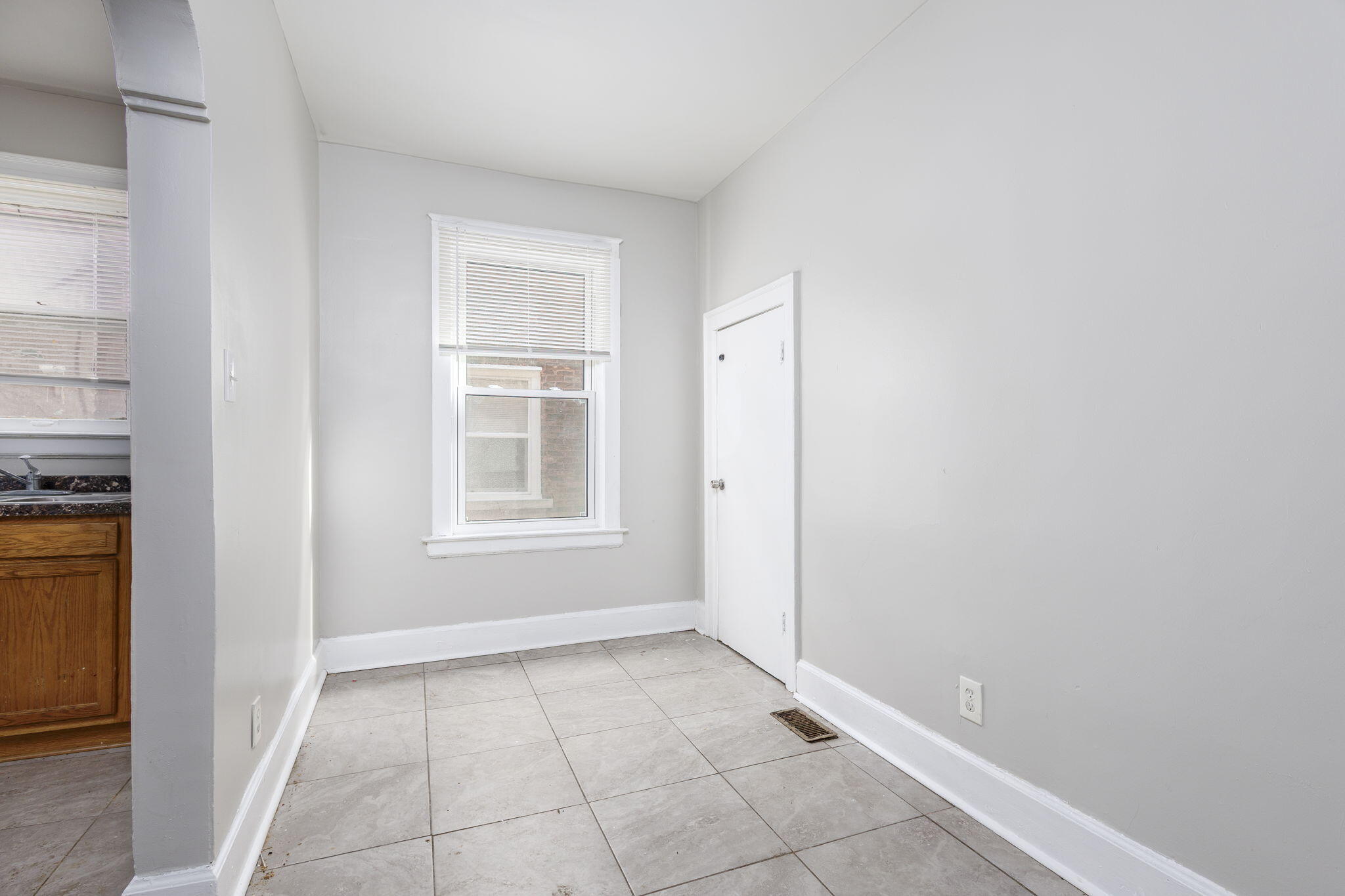 2704 Webb Street Detroit, MI 48206 - Photo 5 of 15 7-web-or-mls-WebbLwr_2704 - Dining Room
