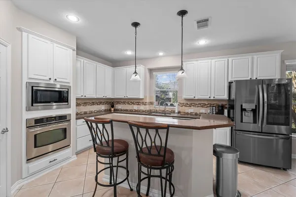 $825,000 | 15 Barlow Court, The Woodlands, TX 77382