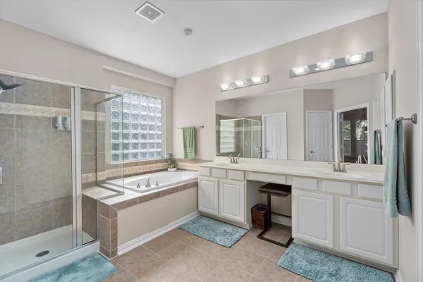 $825,000 | 15 Barlow Court, The Woodlands, TX 77382