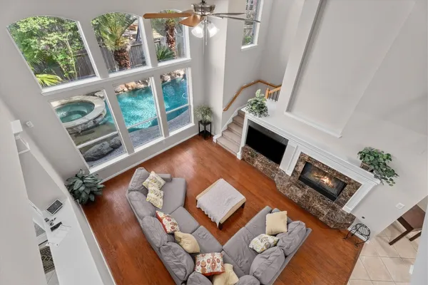 $825,000 | 15 Barlow Court, The Woodlands, TX 77382