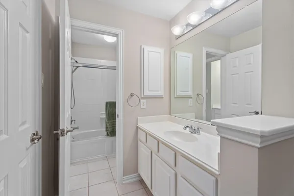 $825,000 | 15 Barlow Court, The Woodlands, TX 77382