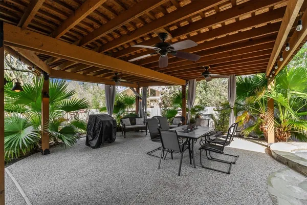 $825,000 | 15 Barlow Court, The Woodlands, TX 77382