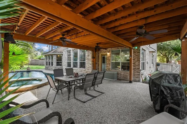 $825,000 | 15 Barlow Court, The Woodlands, TX 77382