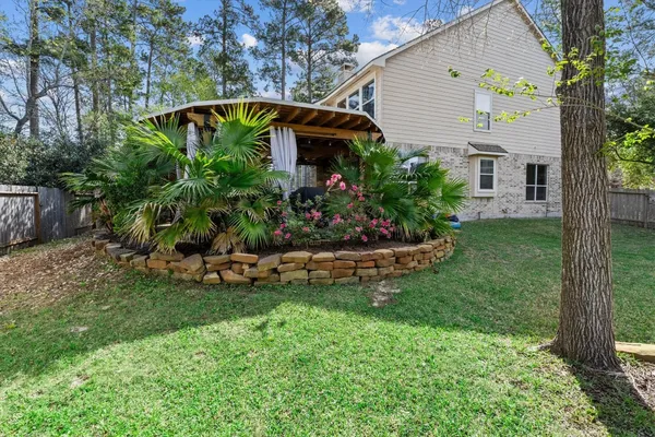 $825,000 | 15 Barlow Court, The Woodlands, TX 77382