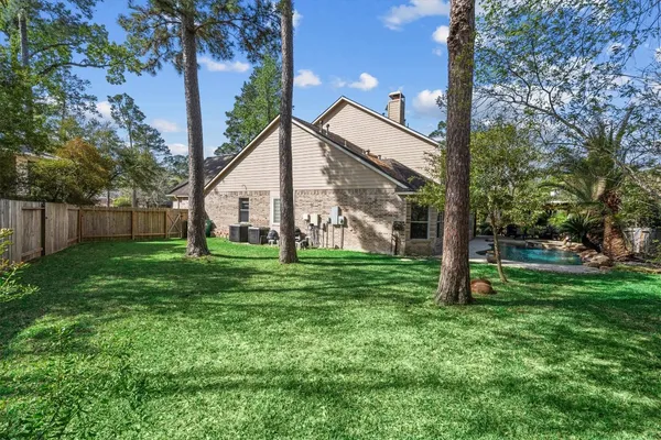 $825,000 | 15 Barlow Court, The Woodlands, TX 77382
