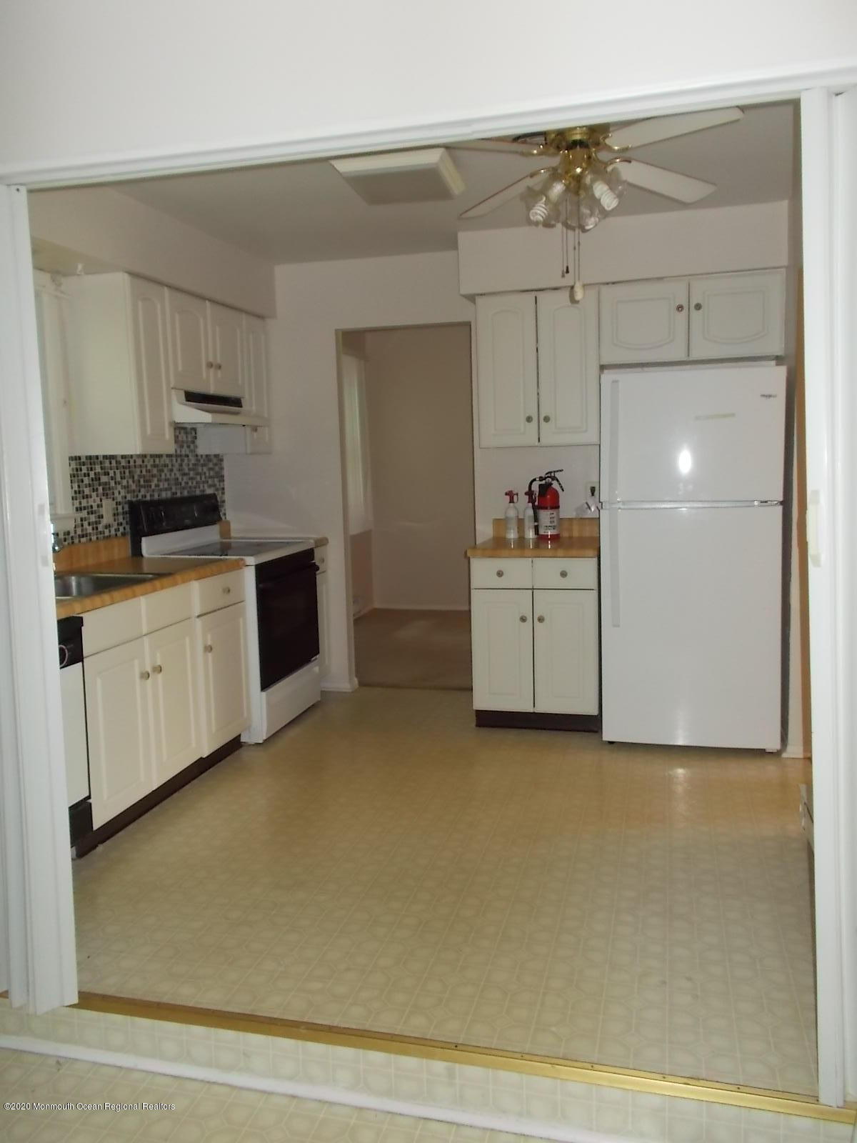 7 Hartford Road Whiting, NJ 08759 - Photo 8 of 9 DSCN3473kitchen