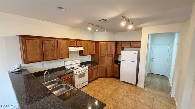 $2,050 | 9316 Golden Grape Court, Las Vegas, NV 89148