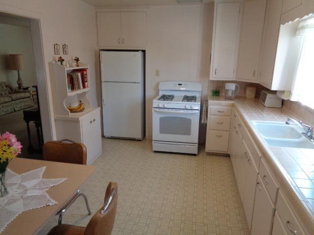 1059 South Rupert Avenue Reedley, CA 93654 - Photo 4 of 18