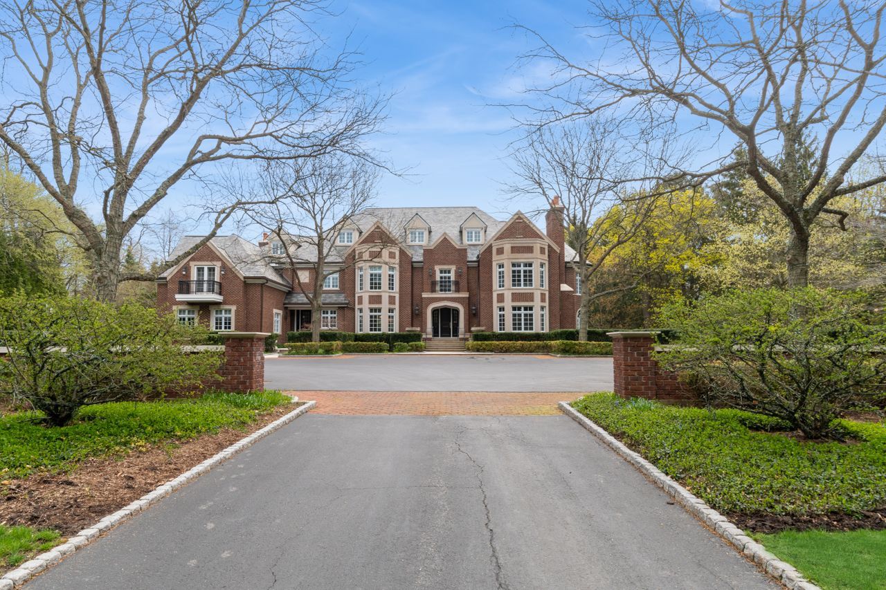 121 Green Bay Road, Lake Forest, IL 60045 Compass