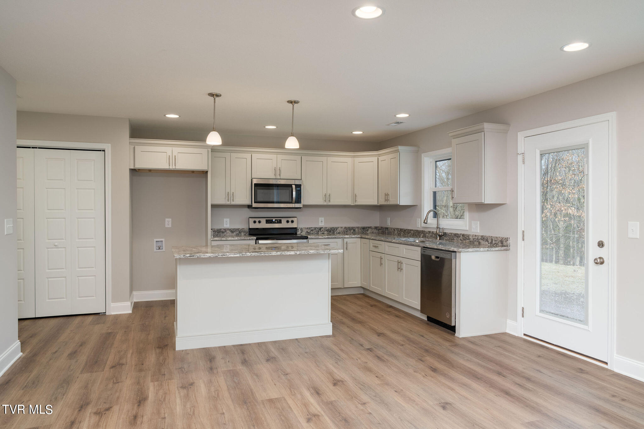 605 Ridgecrest Road Jonesborough, TN 37659 - Photo 3 of 18 DSC04684-Edit
