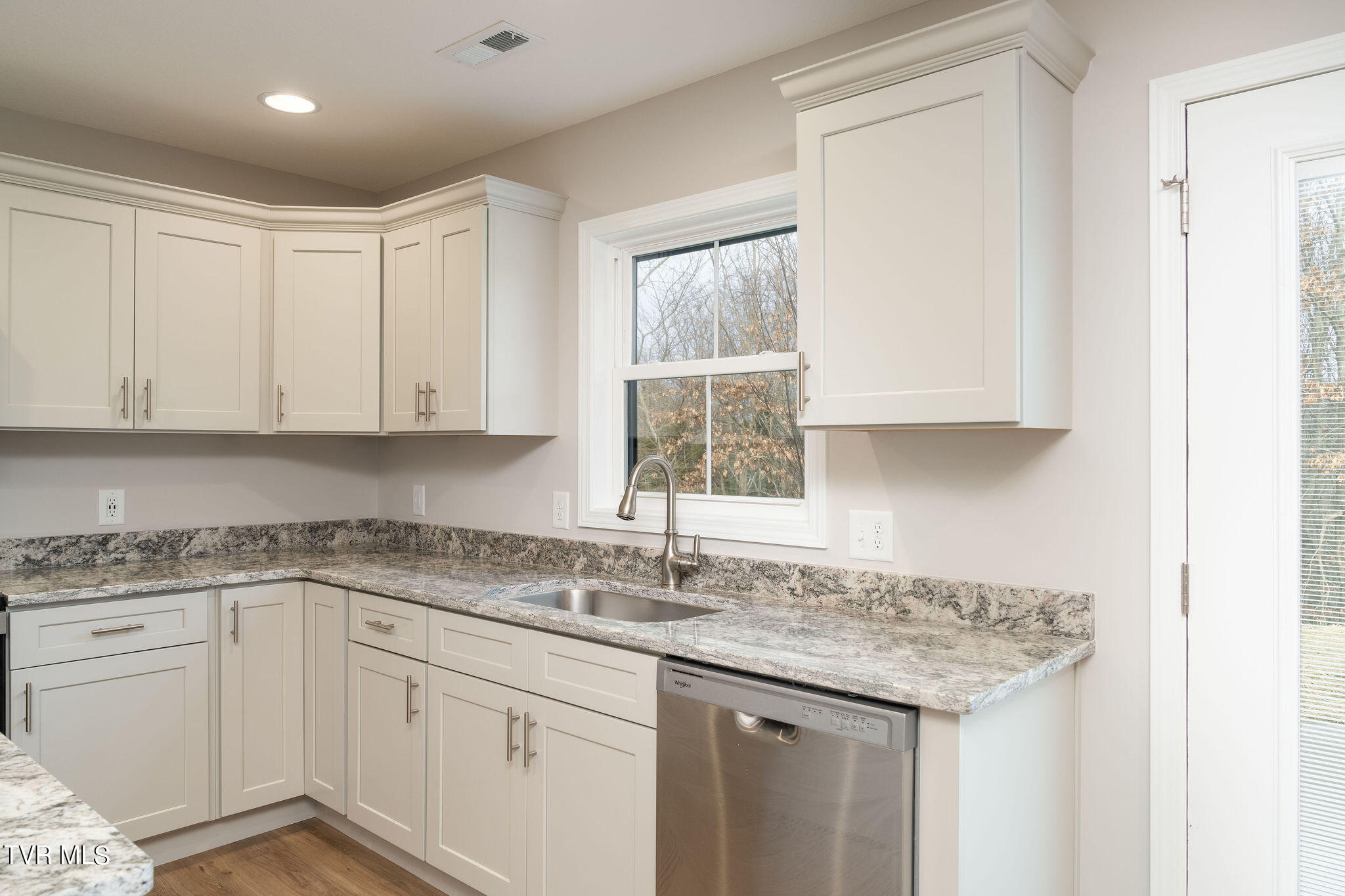 605 Ridgecrest Road Jonesborough, TN 37659 - Photo 4 of 18 DSC04701-Edit