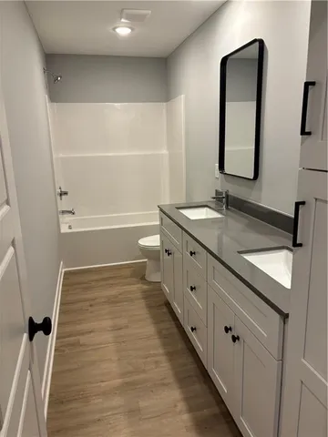 $370,000 | 4711 South Brentwood Avenue, Kansas City, MO 64136