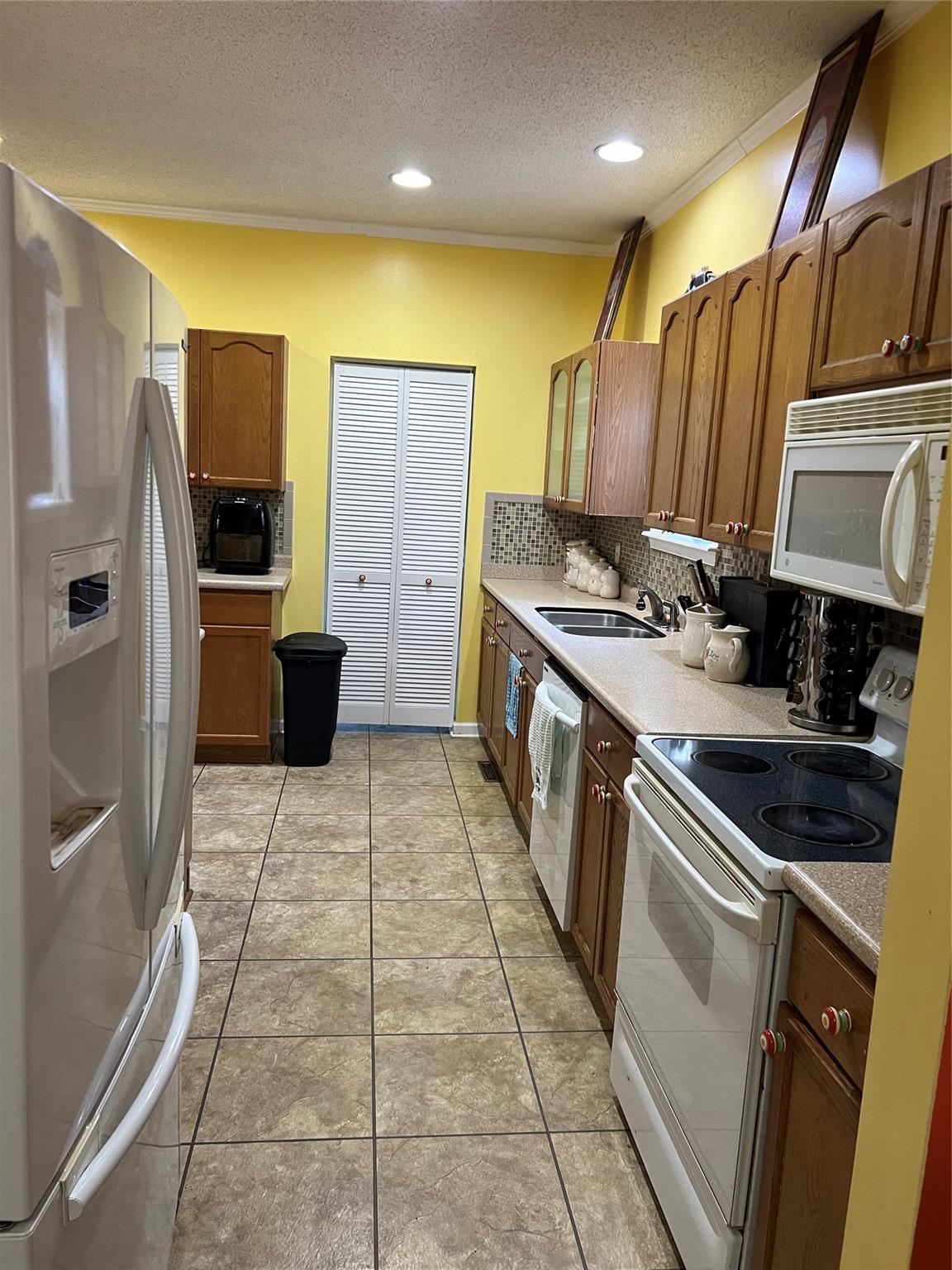 314 Windy Ridge Drive Rutherfordton, NC 28139 - Photo 15 of 46 a kitchen with stainless steel appliances granite countertop a stove a sink and a refrigerator