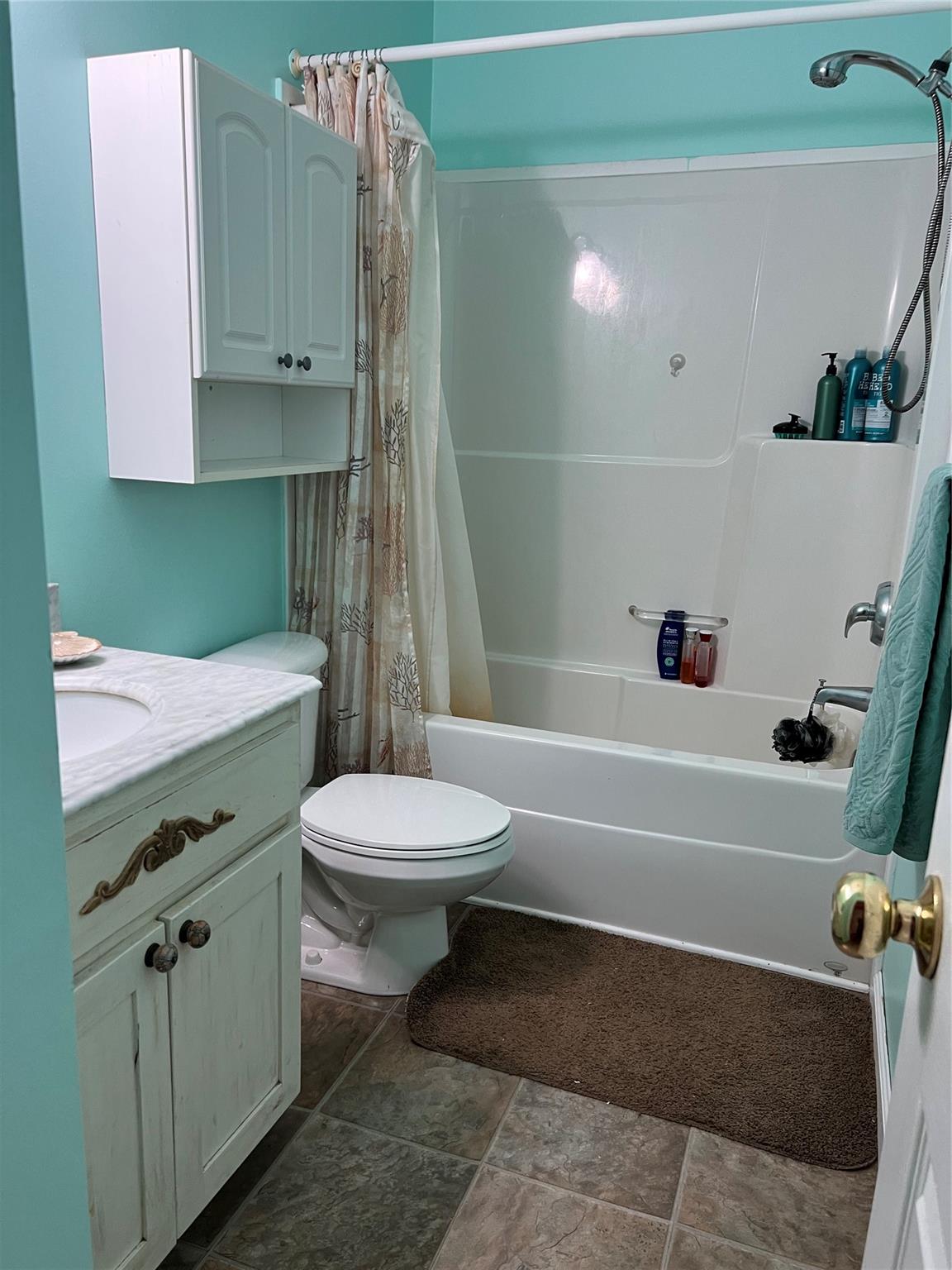 314 Windy Ridge Drive Rutherfordton, NC 28139 - Photo 25 of 46 a bathroom with a sink a toilet and bathtub