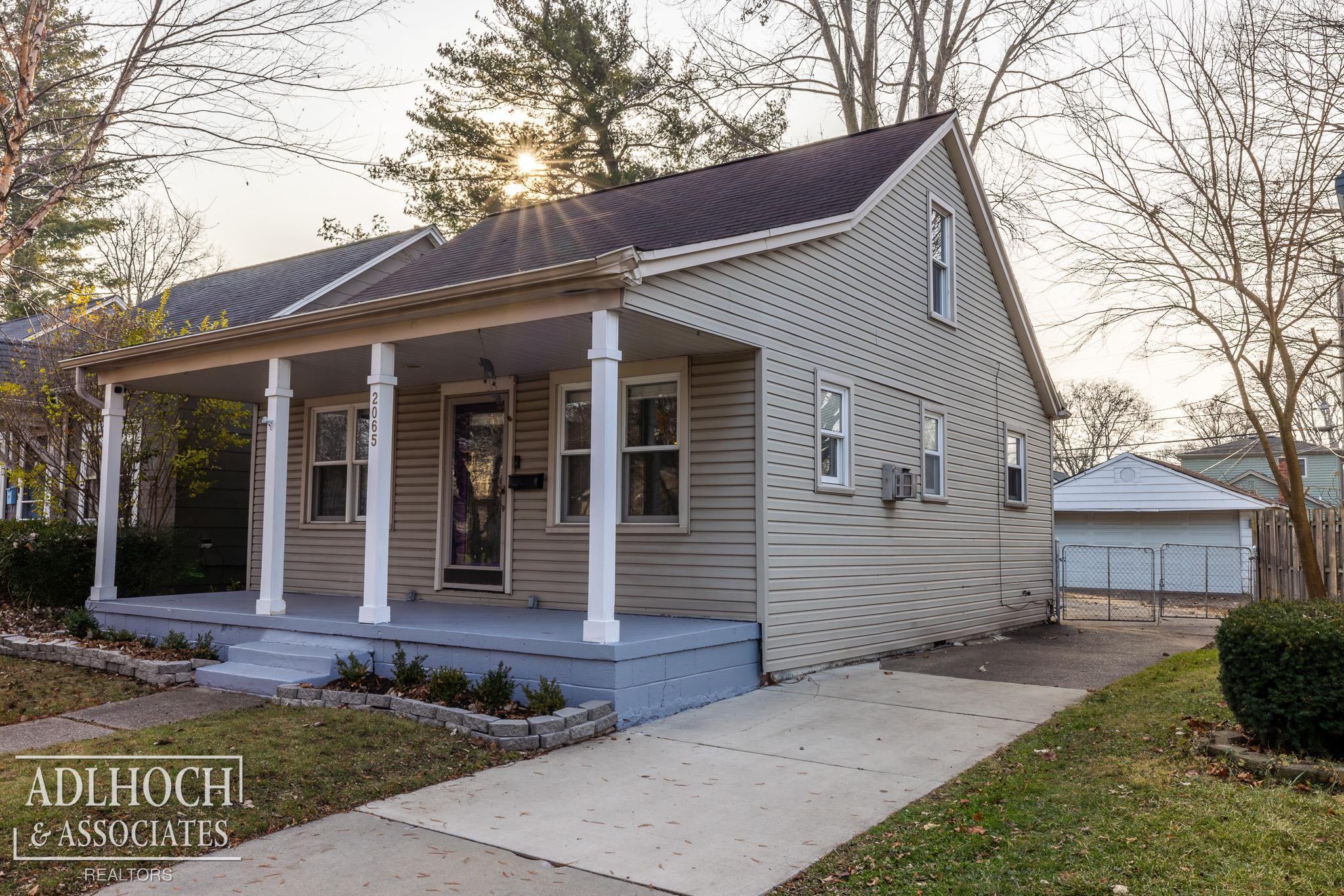 2065 Ridgemont Road Grosse Pointe, MI 48236 - Photo 22 of 26 50130348-51c77eac-01ba-42f1-9438-a2e8667909e7.JPG