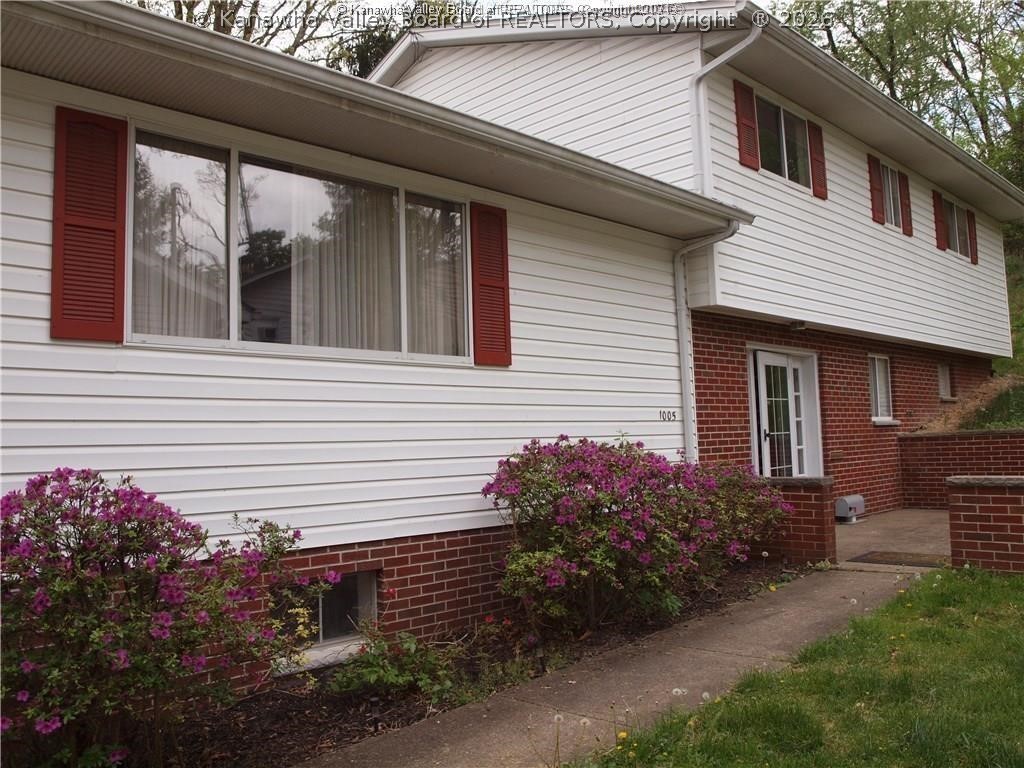 1005 Locust Road Charleston, WV 25314 - Photo 2 of 15 Gallery Image 2