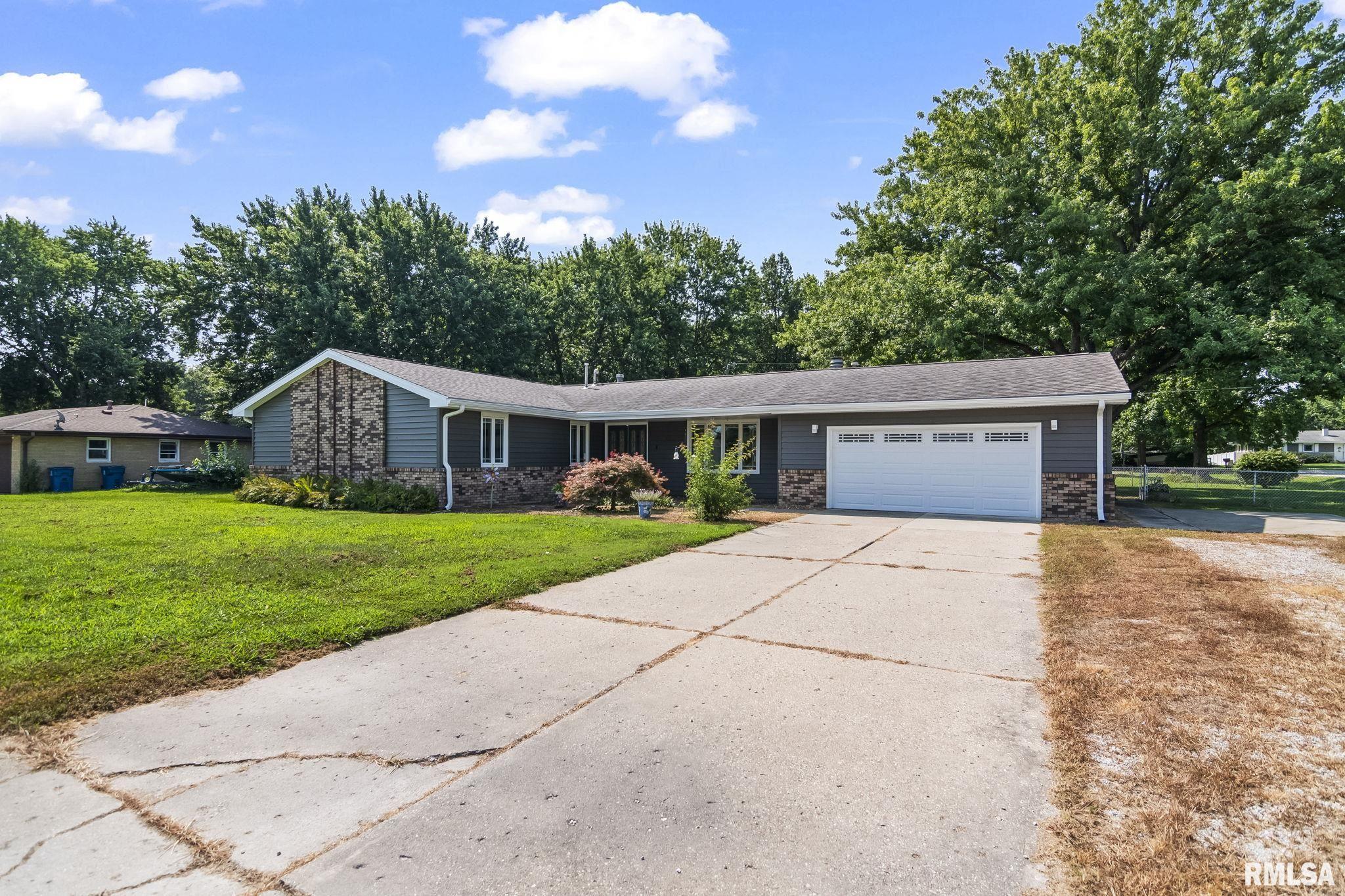 1070 Green Acres Lane Springfield, IL 62707 - Photo 3 of 43 Gallery Image 3