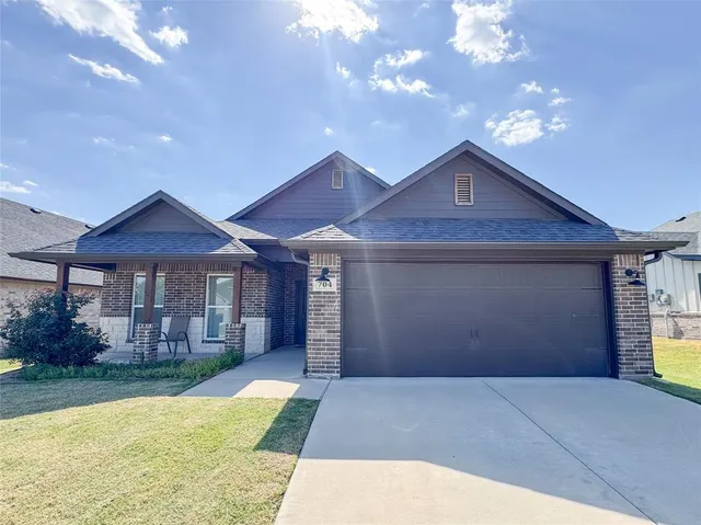 $320,000 | 704 Nolan Drive, Sherman, TX 75092