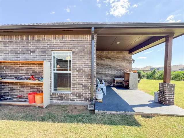 $320,000 | 704 Nolan Drive, Sherman, TX 75092