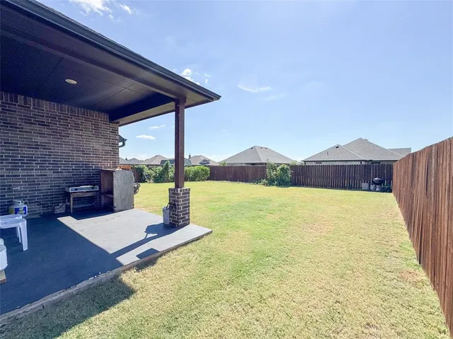 $320,000 | 704 Nolan Drive, Sherman, TX 75092
