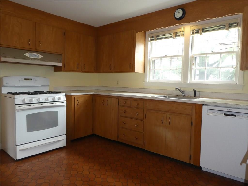 135 Wayside Road Portland, ME 04102 - Photo 7 of 33 Photo