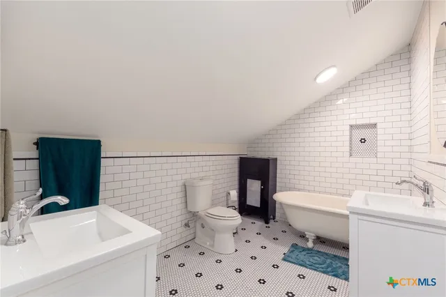 $618,000 | 2742 County Road 111, Lampasas, TX 76550