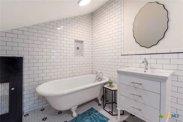 $618,000 | 2742 County Road 111, Lampasas, TX 76550