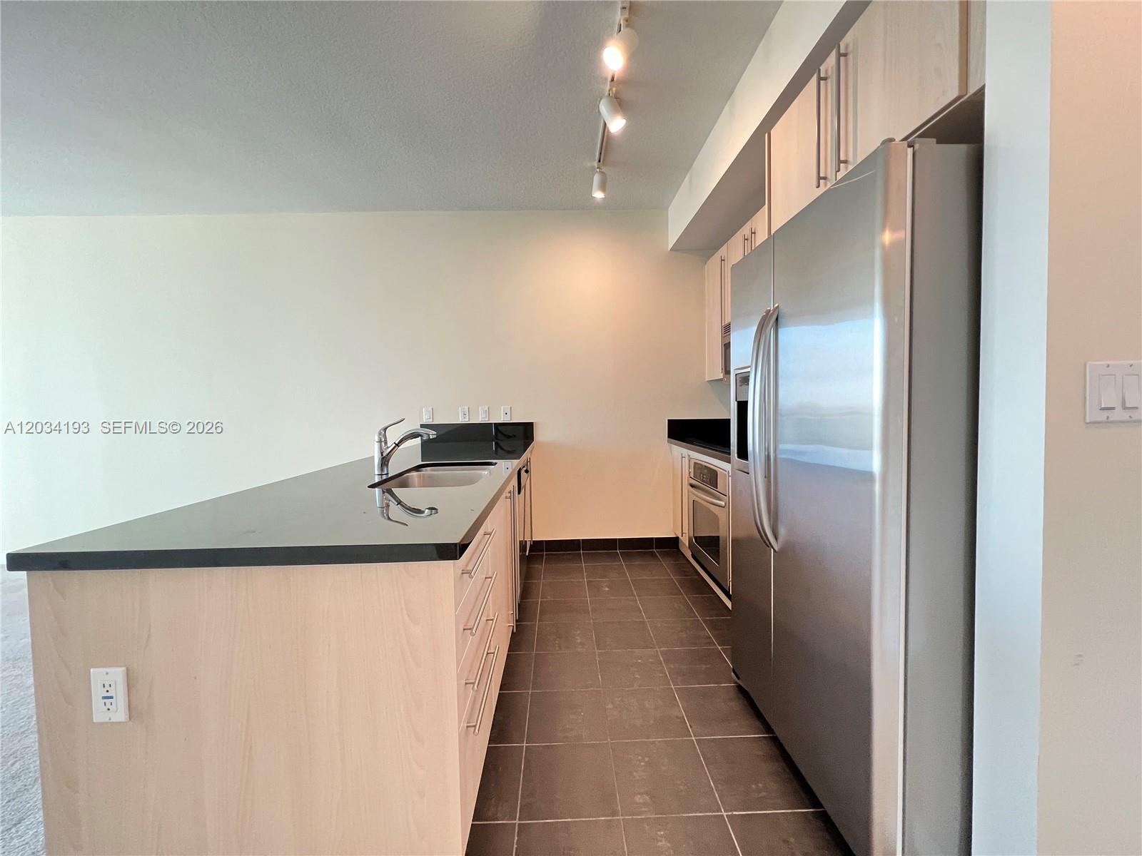 79 Southwest 12th Street, Unit 2502S Miami, FL 33130 - Photo 3 of 21